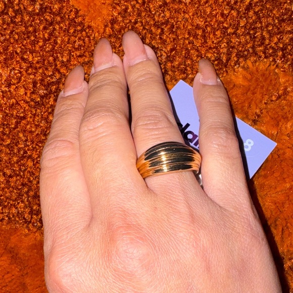 Claire's-  NWT Elegant Gold Ring - Picture 4 of 4